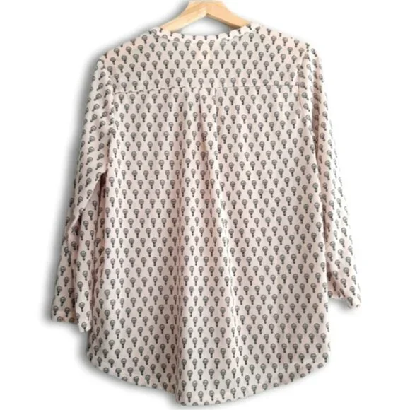 H&M  Hot Air Balloon Print V-Neck Shirt Light Fun Novelty Top Creamy Pink Sz M - Picture 6 of 9